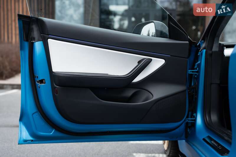 Седан Tesla Model 3 2018 в Киеве