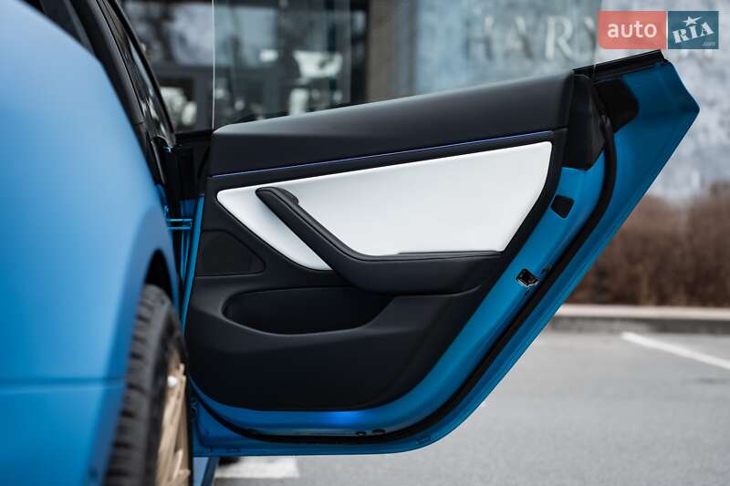 Седан Tesla Model 3 2018 в Киеве