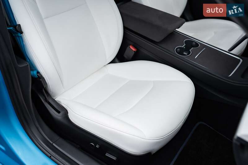 Седан Tesla Model 3 2018 в Киеве