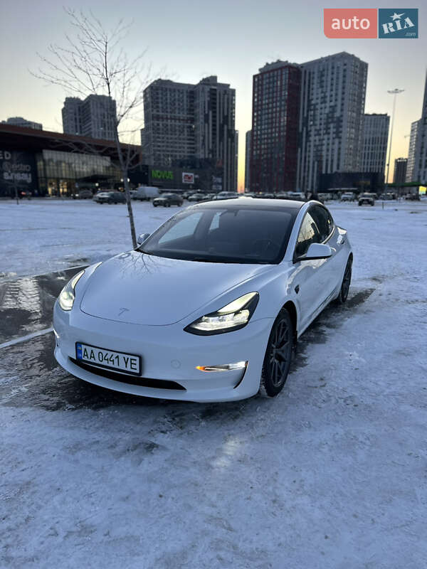 Седан Tesla Model 3 2022 в Києві