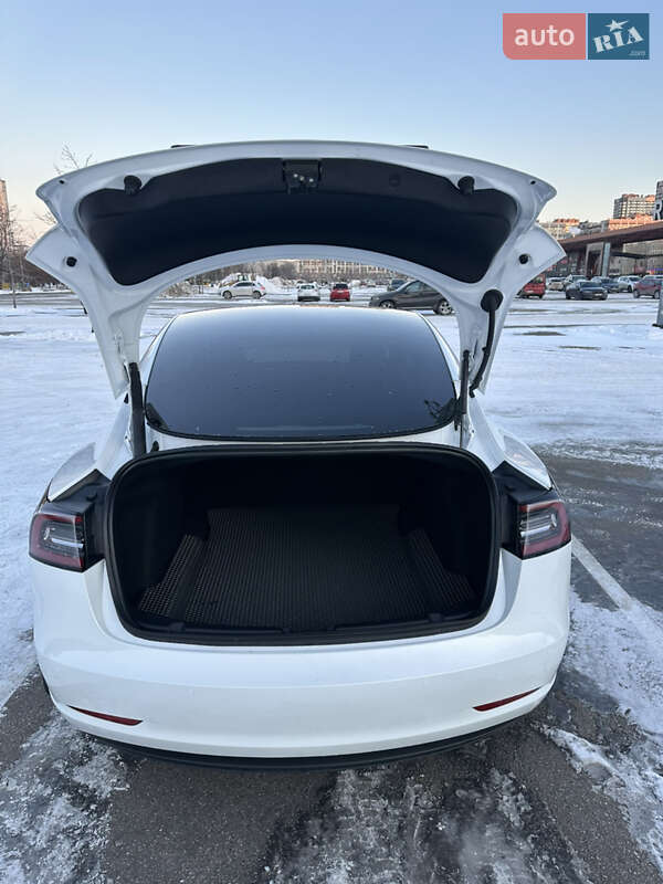 Седан Tesla Model 3 2022 в Києві