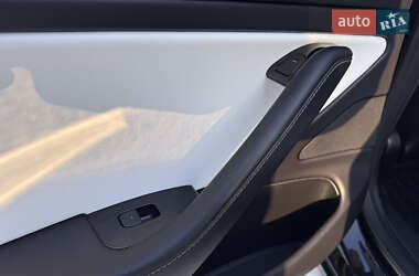 Седан Tesla Model 3 2019 в Рівному