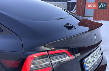 Седан Tesla Model 3 2019 в Рівному