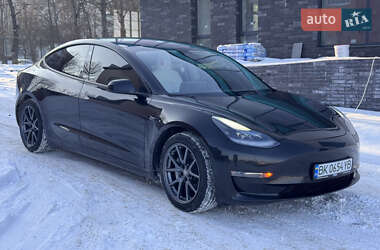 Седан Tesla Model 3 2019 в Рівному
