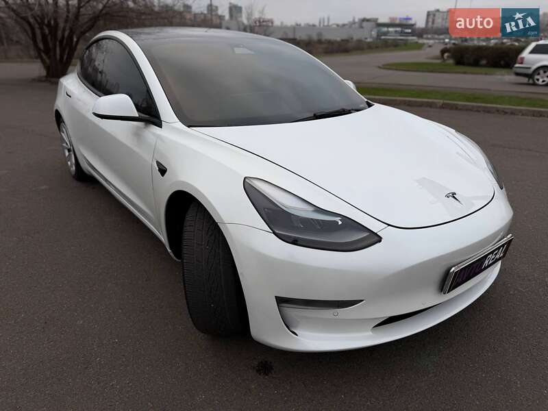 Седан Tesla Model 3 2021 в Кривом Роге