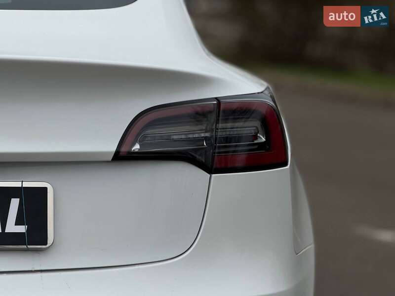 Седан Tesla Model 3 2021 в Кривом Роге