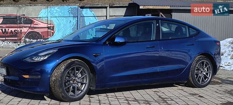 Седан Tesla Model 3 2022 в Дрогобыче