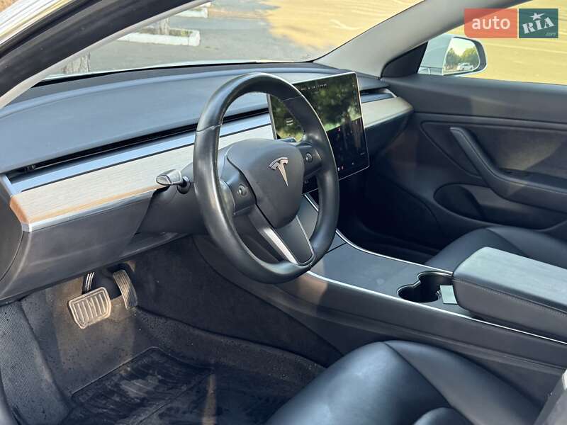 Седан Tesla Model 3 2018 в Одесі