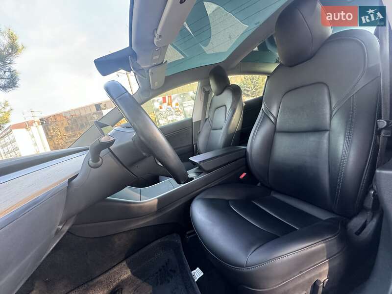 Седан Tesla Model 3 2018 в Одесі