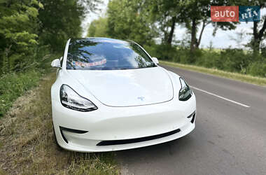 Седан Tesla Model 3 2020 в Львове