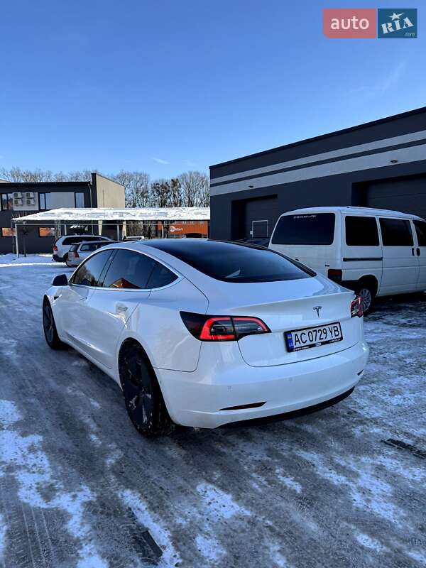 Седан Tesla Model 3 2019 в Луцке