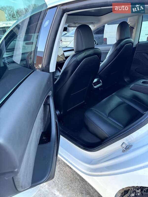 Седан Tesla Model 3 2019 в Луцке