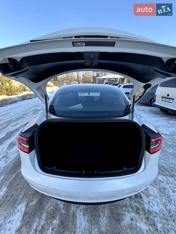Седан Tesla Model 3 2019 в Луцке