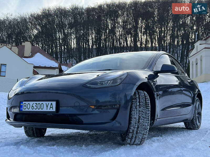 Седан Tesla Model 3 2023 в Львове