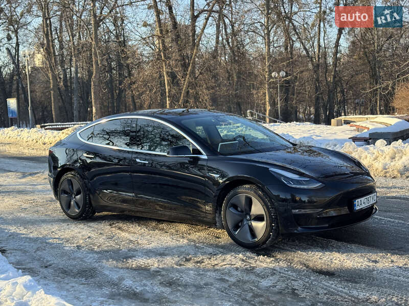 Седан Tesla Model 3 2019 в Киеве