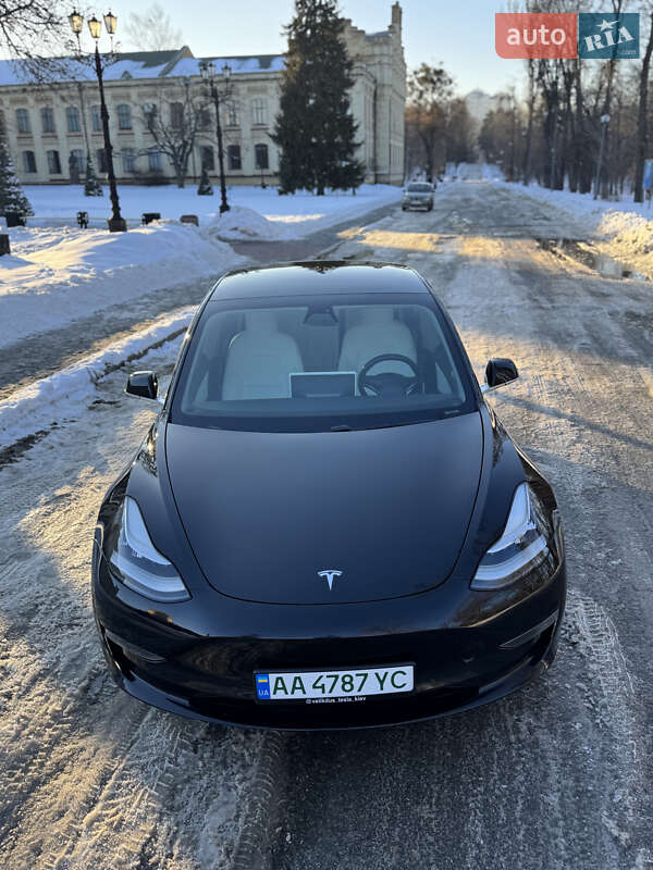 Седан Tesla Model 3 2019 в Киеве