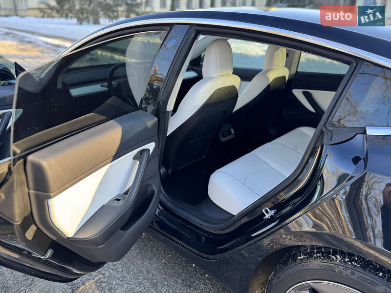Седан Tesla Model 3 2019 в Киеве