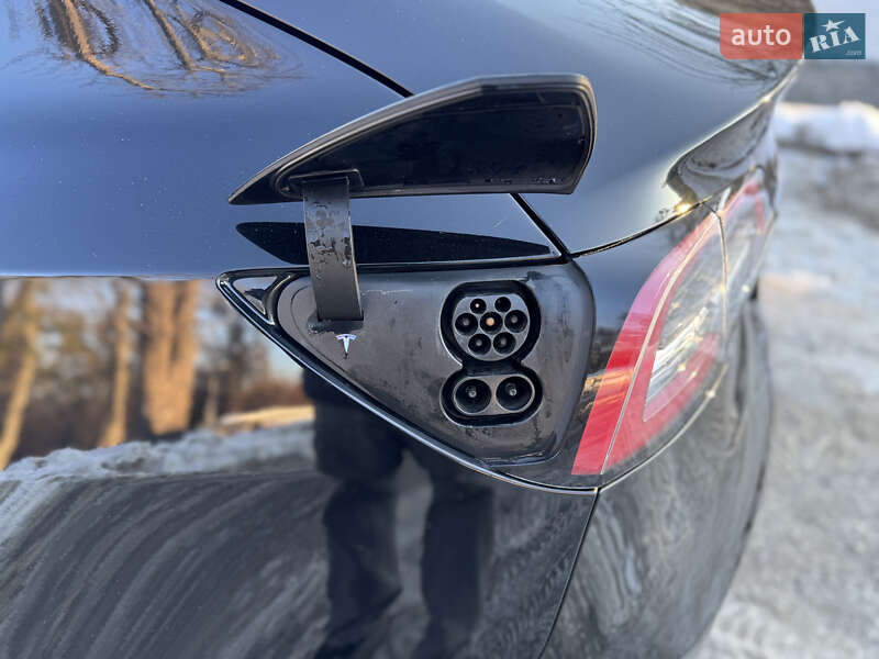 Седан Tesla Model 3 2019 в Киеве