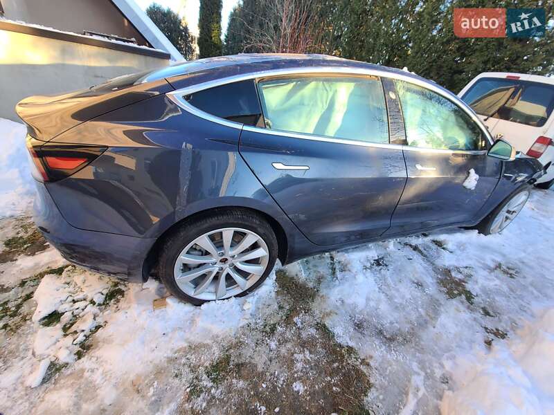 Седан Tesla Model 3 2019 в Львове