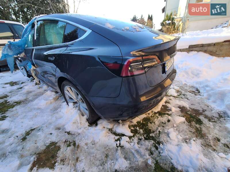 Седан Tesla Model 3 2019 в Львове