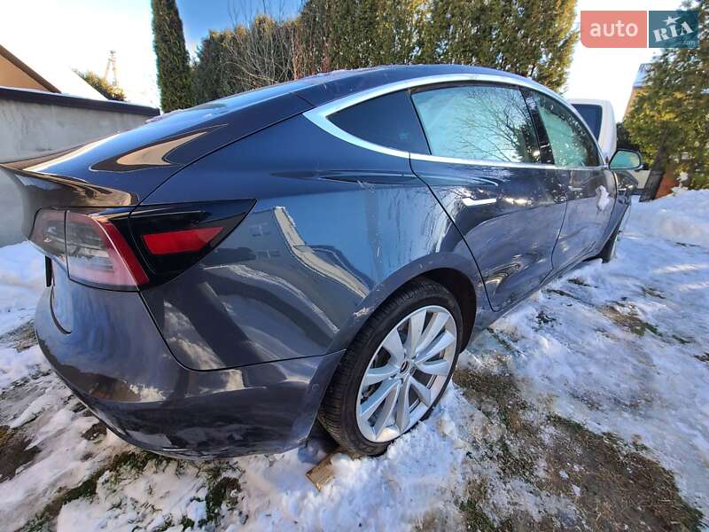 Седан Tesla Model 3 2019 в Львове