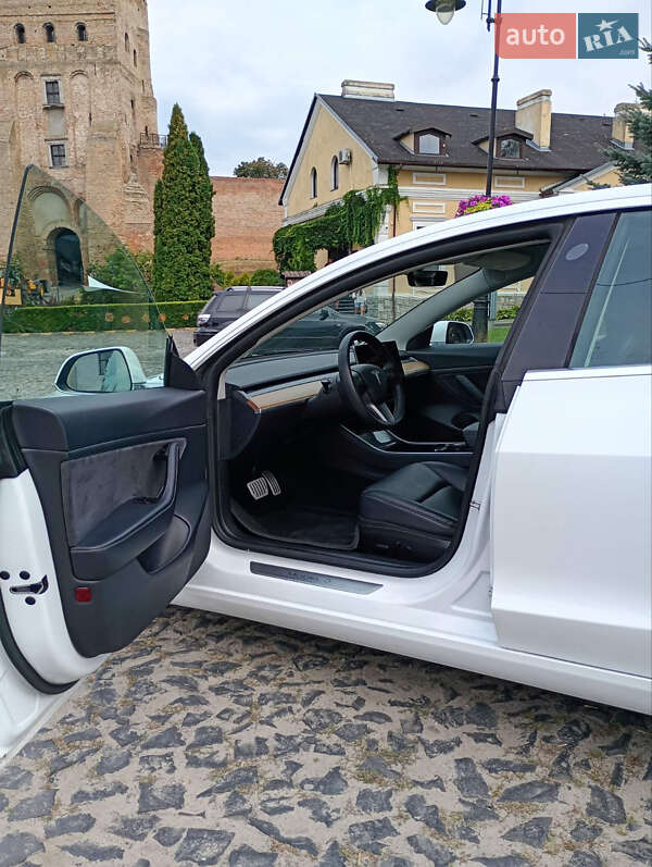 Седан Tesla Model 3 2020 в Вінниці
