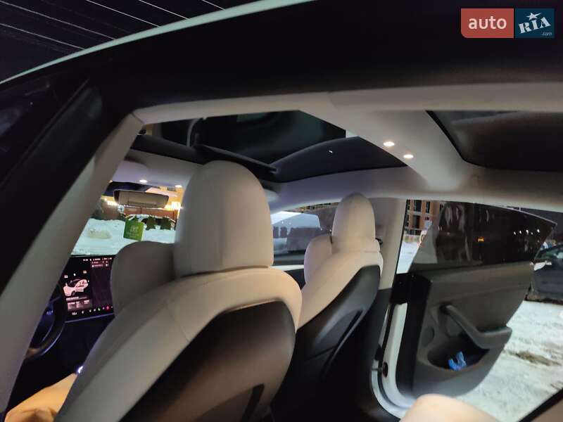 Седан Tesla Model 3 2021 в Львове
