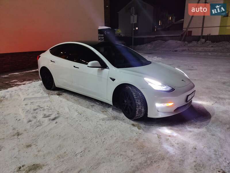 Седан Tesla Model 3 2021 в Львове
