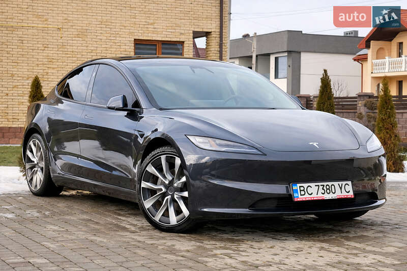 Tesla Model 3 2024