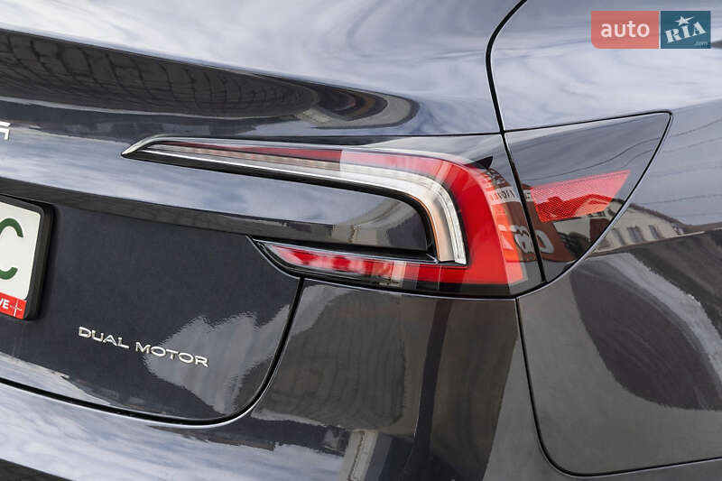 Седан Tesla Model 3 2024 в Стрые