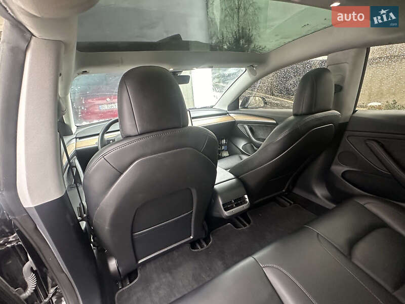 Седан Tesla Model 3 2022 в Львові