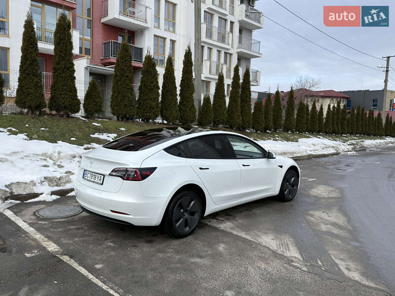 Седан Tesla Model 3 2021 в Львове