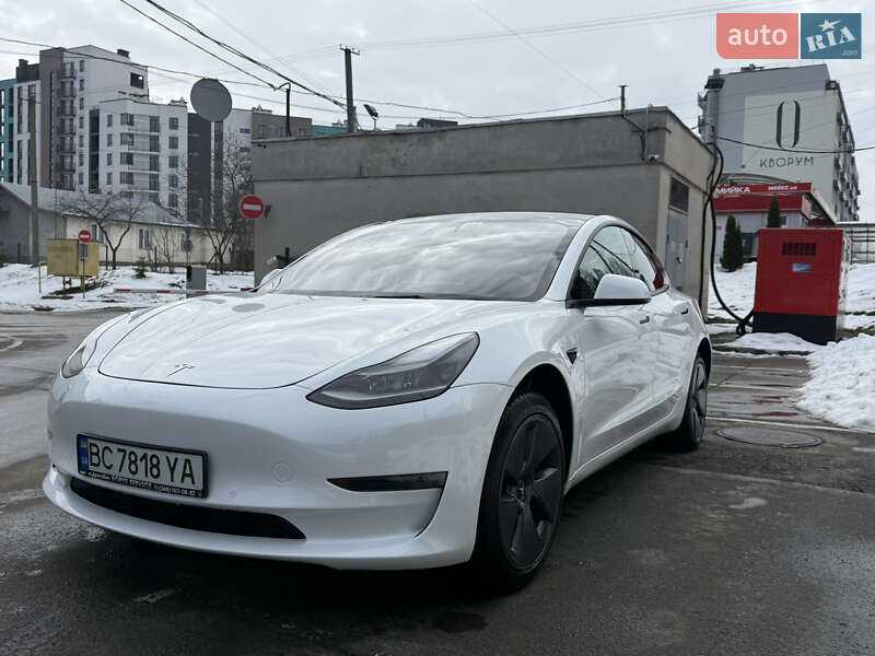 Седан Tesla Model 3 2021 в Львове