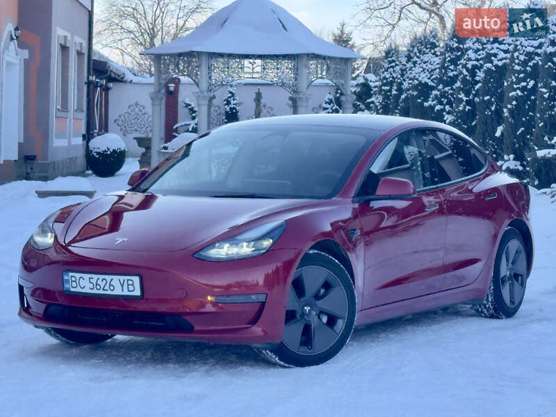 Седан Tesla Model 3 2023 в Стрию