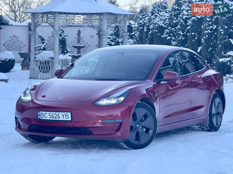 Седан Tesla Model 3 2023 в Стрию