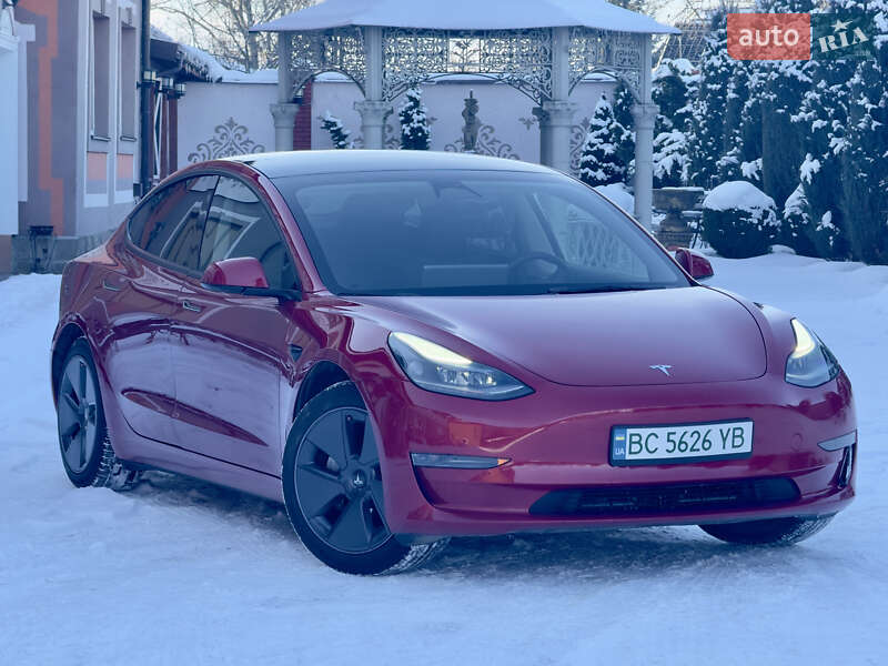 Седан Tesla Model 3 2023 в Стрию