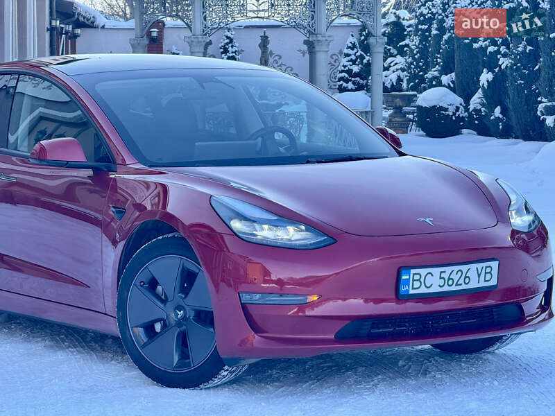 Седан Tesla Model 3 2023 в Стрию