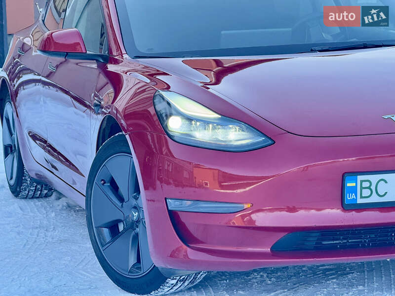 Седан Tesla Model 3 2023 в Стрию