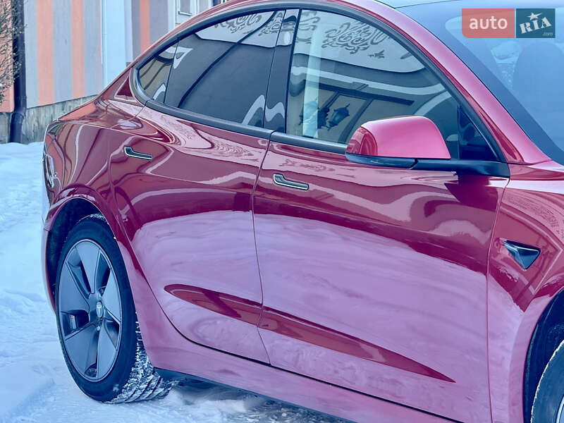 Седан Tesla Model 3 2023 в Стрию