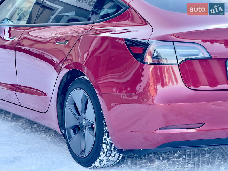 Седан Tesla Model 3 2023 в Стрию