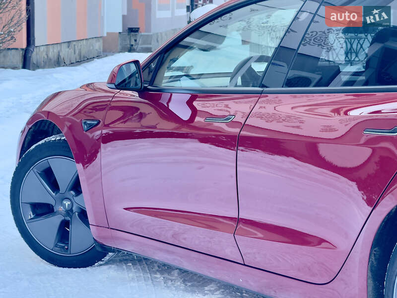 Седан Tesla Model 3 2023 в Стрию