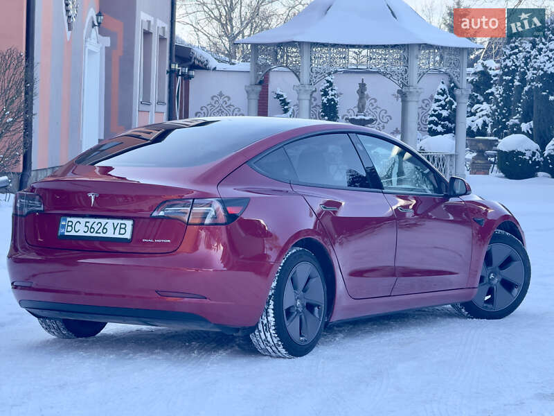 Седан Tesla Model 3 2023 в Стрию