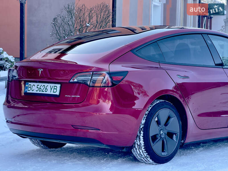 Седан Tesla Model 3 2023 в Стрию