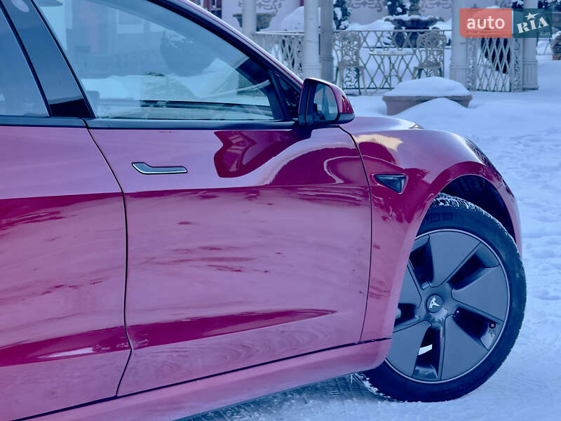 Седан Tesla Model 3 2023 в Стрию