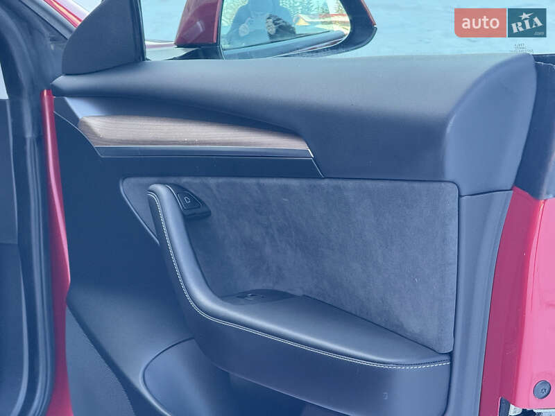 Седан Tesla Model 3 2023 в Стрию