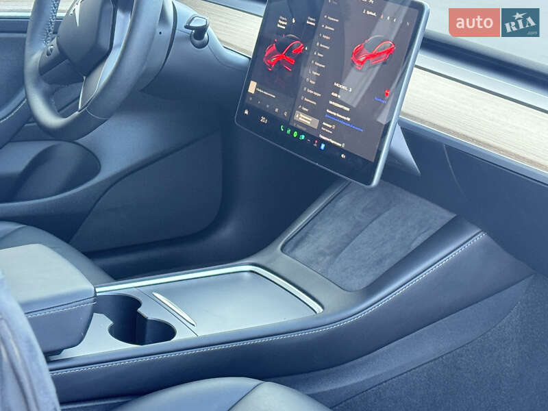 Седан Tesla Model 3 2023 в Стрию