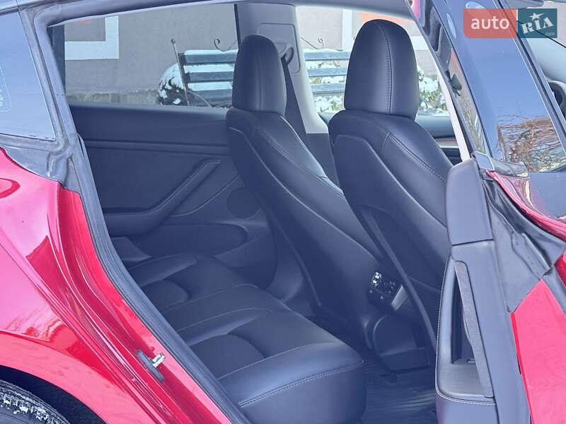 Седан Tesla Model 3 2023 в Стрию