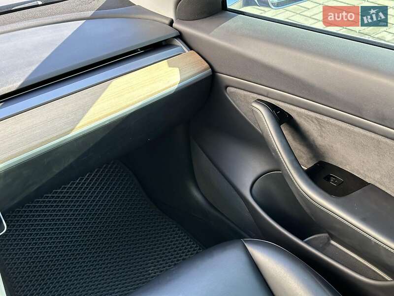 Седан Tesla Model 3 2018 в Одессе