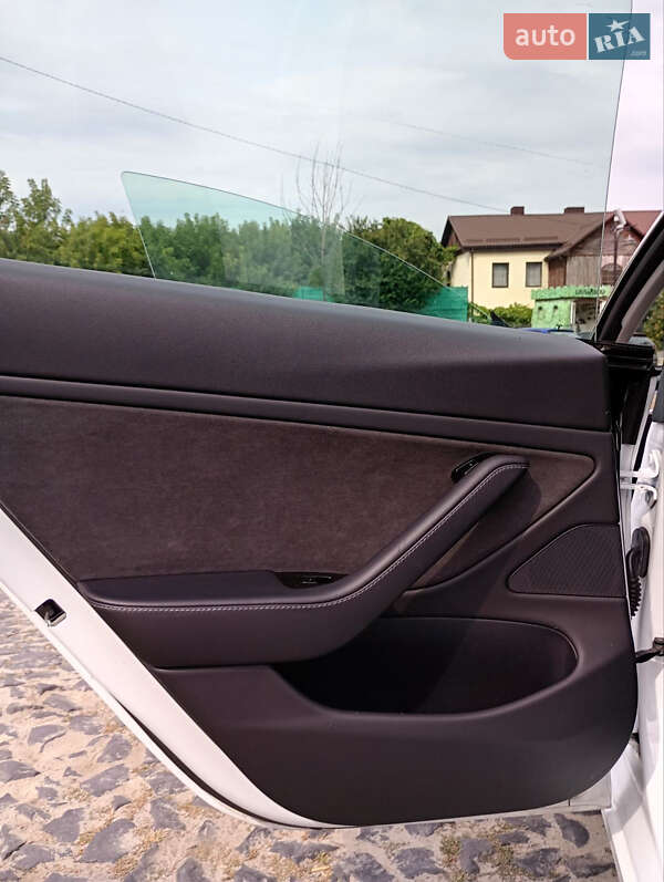 Седан Tesla Model 3 2020 в Вінниці