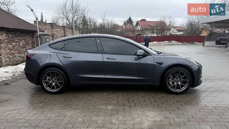 Седан Tesla Model 3 2023 в Львові